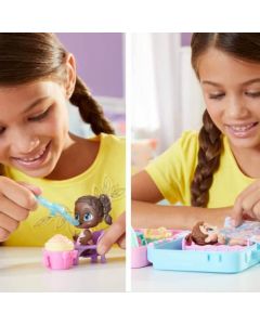 Baby Alive Foodie Cuties Serie Fiesta 2 - Juguete Sorpresa Muñeca de 7,5 cm con Pulsera con Adorno y 10 sorpresas en Estuche Estilo lonchera para niños y niñas a Partir de 3 años - Juguetes de Pascua