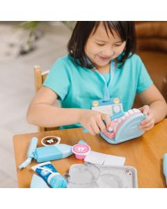 Melissa & Doug – Juego de Dentista Super Smile, Juego de Imitación de Dentadura y Accesorios Dentales (25 Piezas)