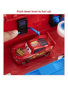 Mattel Disney and Pixar Cars Transforming Mack Playset, camión de Juguete 2 en 1 y estación de afinación con Lanzador, elevación y más