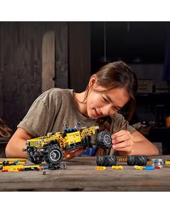 LEGO Kit de construcción Technic™ 42122 Jeep® Wrangler (665 Piezas)