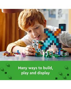 Lego® Minecraft® 21244 La Fortificación-Espada; Incluye un Esqueleto, un Creeper™, un Soldado centinela, un Guerrero guardián y un Allay del Videojuego; para niños a Partir de 8 años (427 Piezas)